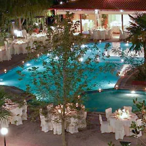 Four Seasons Отель